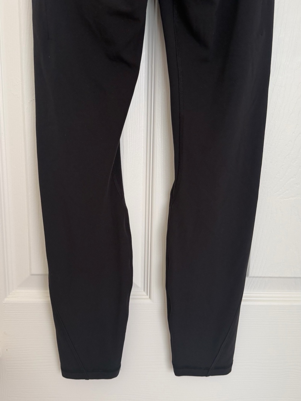 Lululemon Aligns w/ Pockets in Black - Picture 11 of 16